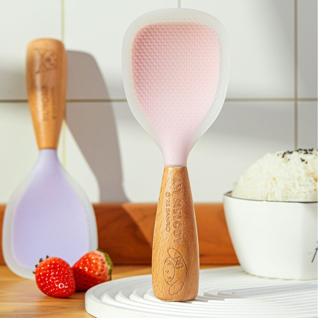 東莞<a href='http://www.yapucun.com/Products/shuangseguijiaoweizu.html' class='keys' title='點(diǎn)擊查看關(guān)于硅膠制品廠的相關(guān)信息' target='_blank'>硅膠制品廠</a>:硅膠餐具與塑膠日用品它們的區(qū)別 東莞硅膠制品廠:硅膠餐具與塑膠日用品它們的區(qū)別